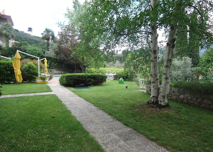 Il Cedro מלון דירות מאלצ'סינה